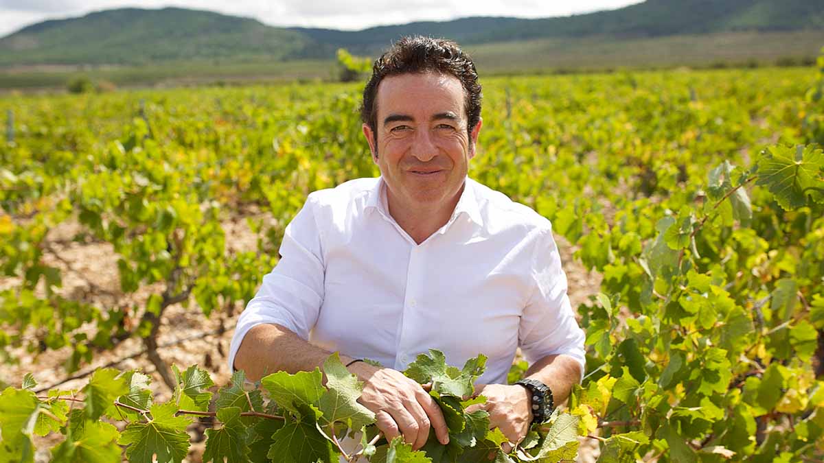 Pepe Mendoza, one of the speakers at the webinar at home in his vineyard