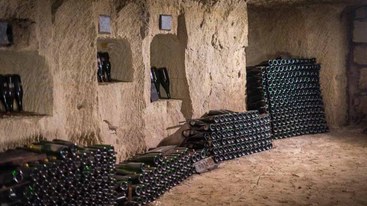 The old tuffeau cellars