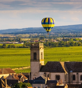 Hot air balloon header 735x790